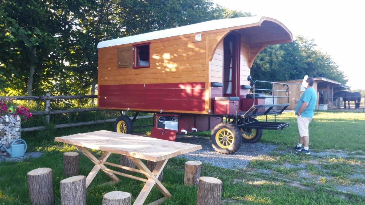 Veritable Roulotte Hippomobile "La Bailleul" Mentheville Exterior foto